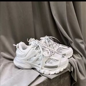 Selling fashion women sneakers all sizes all color